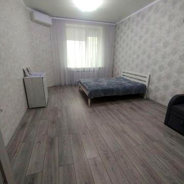 Заболотного, ТРЦ Семья,  новый дом, газ,  3 этаж