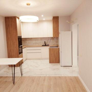 Однокімнатна кварира з новим ремонтом в ЖК Скай Сіті, середній поверх, не шахедна сторона