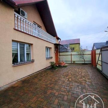 Оренда комфортного 2-поверхового окремо стоячого будинку