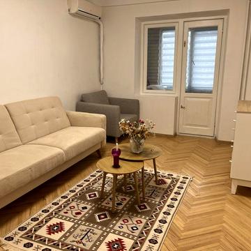 Оренда двокімнатноі з сучасним  ремонтом на  Кавказькій