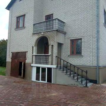 Продам дом в Житомире  ( 270 м² | 10 соток | Сад , огород | 2 гаража )