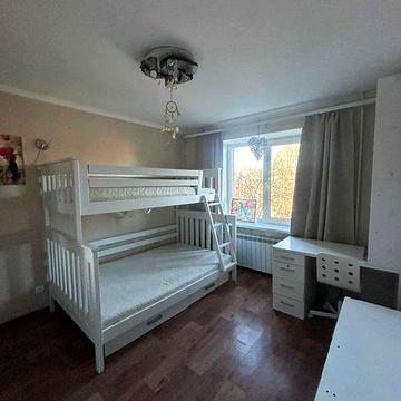 Продам 2 комнатную квартиру с мебелью и техникой в кирпичном доме КК