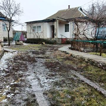 Продам будинок в с. Камʼяні Потоки 

Будинок с білої цегли, є га