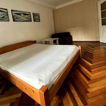 Золотоустівська вул., 1