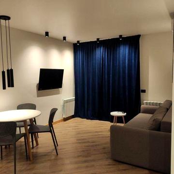 2-к, Пушкіна вул., Центр