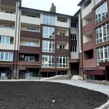 Інститутська вул., 45