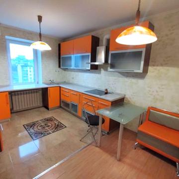 Здам велику трикімнатну кв. за Держпромом.