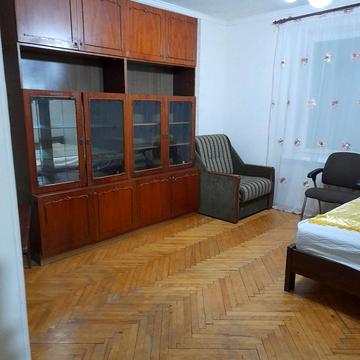 Ярослава Гашека бульв., 18