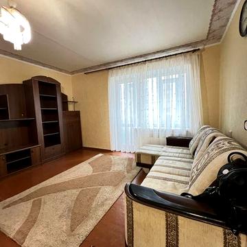 Здається 1 кім на Попова/Незалежності