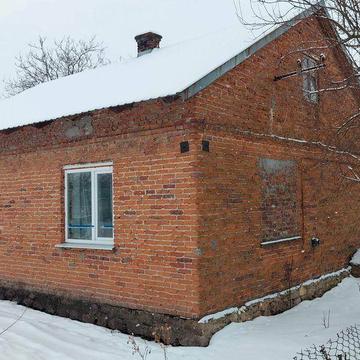 Продаж цегляного будинку з ділянкою 12 соток  в центрі села Ожидів