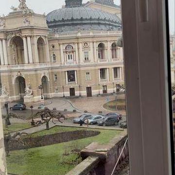 Аренда 2к квартиры у Оперного  театра / Дерибасовская