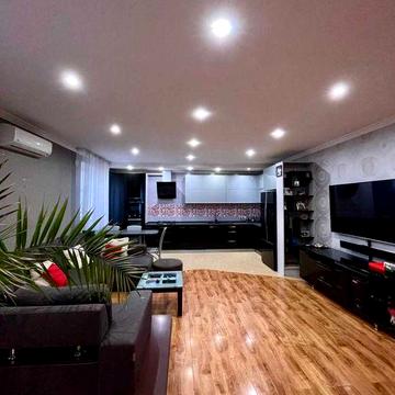 Продам дом с гаражом на пл. Толбухина. Стильный ремонт