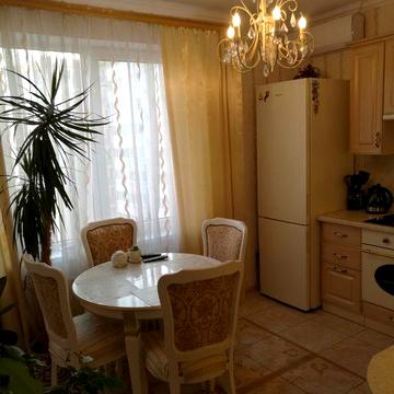 Двокімнатна з ремоетом повністью укомплектована Новий будинок