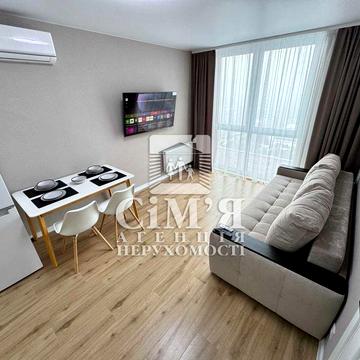 Здам ВИДОВУ простору квартиру спальня + кухня студія в Центрі