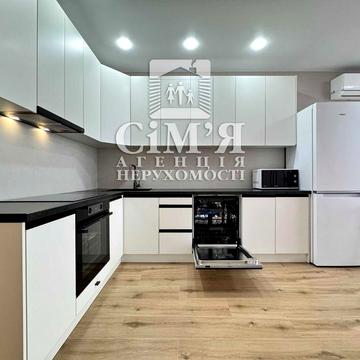 Здам ВИДОВУ простору квартиру спальня + кухня студія в Центрі