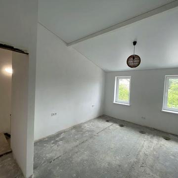 49990 $! Таунхаус 53м3 під чистовий ремонт з власною ділянкою у центрі