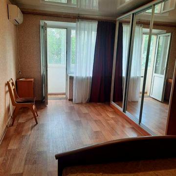 Сдам 1-кв с колонкой в одном из самых  безопасных  мест 10000