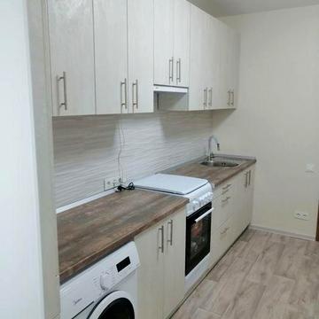 Левада новобудова поруч з сільпо