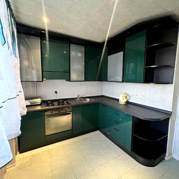 Трикімнатна квартира в Центр ( біля Білого дому)