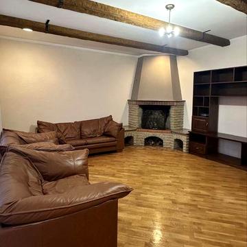 Великий будинок у Ворзелі з сауною і басейном. Ділянка 25 соток.