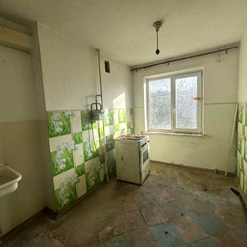 Продам двокімнатну квартиру в центрі під ремонт