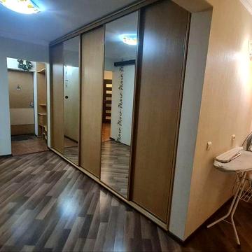 Святошинська площа 1. До метро "Житомирська" 3 хвилини