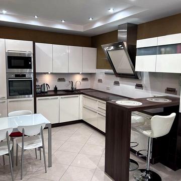 Білоруська 3. Трикімнатна 115 м2. + паркомісце.