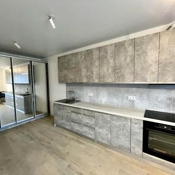 Однокімнатна квартира з ремонтом і власним двориком