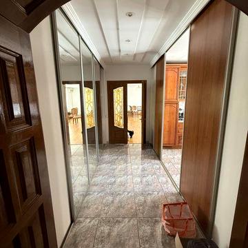 Продаж двоповерхового будинку у Львові