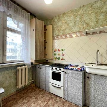 Продаётся  2-комнатная в самом сердце Черёмушек !