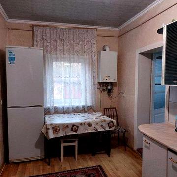 ДВА будинки, діл. 0,10 га, вул. Хотинська