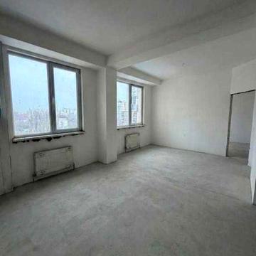 Продам простору квартиру з власним газовим опаленням біля моря!