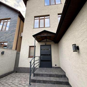 3 поверховий будинок в Київському районі з ремонтом