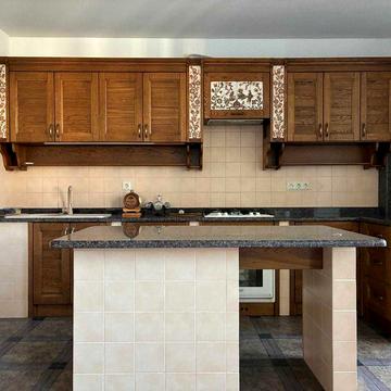 двокімнатна квартира в обжитій цегляній новобудові в центральній части