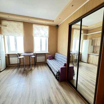 Продам гостинку в центре Метро Центральный рынок и Пл. Конституции