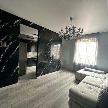 Продам 2к сталінку в центрі площа Визволення 2