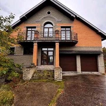 Будинок на березі озера з ділянкою 30соток