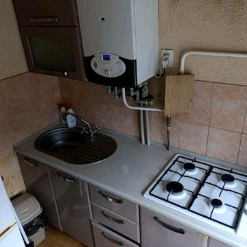 Продаж 3 кімнатной квартири в тихому центрі .