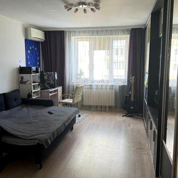 Здається в оренду дуже простора і тепла квартира Володимира Івасюка 18