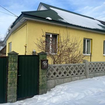 1/2 будинку( по документах -квартира)