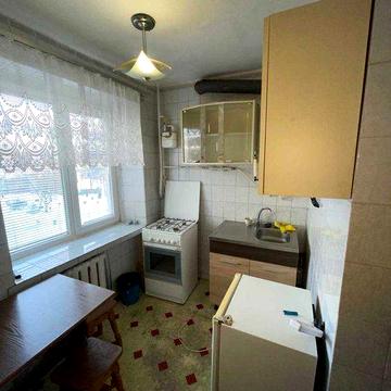 Здається 2 кімнатна р - н Центр р-н 14 школи