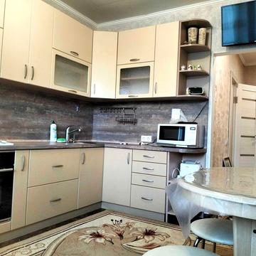 Сдам свою 1-комн.квартиру(48,5кв.м) на 1-м высоком этаже!