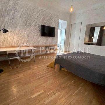 Історичний центр, однокімнатна квартира за найкращою ціною, стеля 3,8м