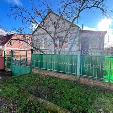 Продам добротний будинок поблизу річки