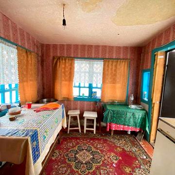 Продам гарний будинок в центрі села