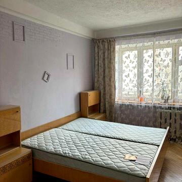 Соломенский 3-х комн разд с газом кирп дом Нежинская 16