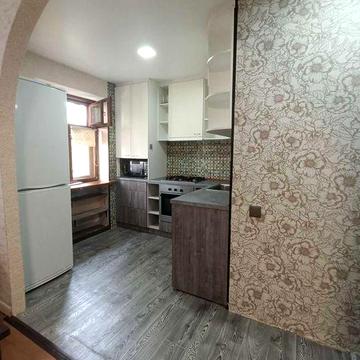 Поділ. 2к , Тепла, газ поверхня , світло. Паркомісце.