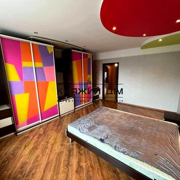 Олександра Мишуги вул., 8