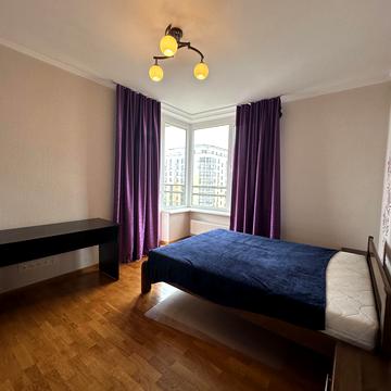 Анатолія Петрицького вул., 19