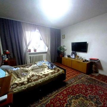 Продается двухэтажный дом с подвалом и двумя видами отопления.